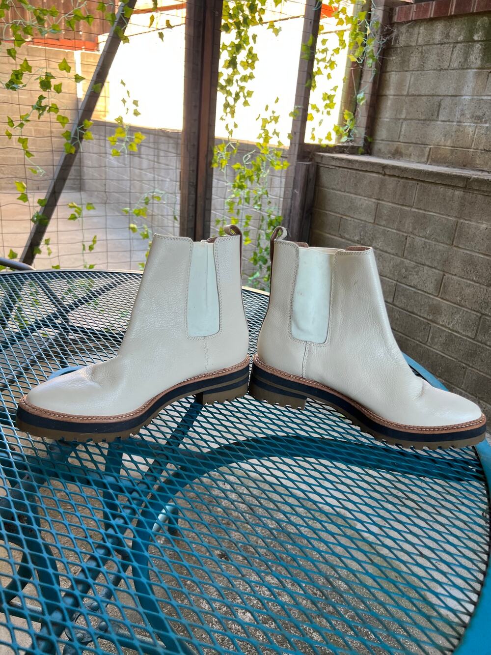 Kaanas Women's Pontevedra Chelsea Ankle Bootie Ivory ~ SIze 10M